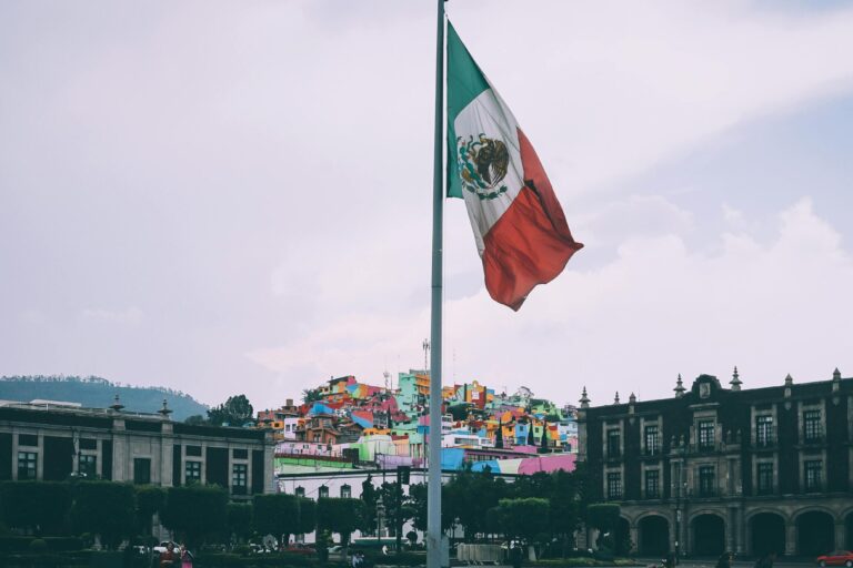 pexels-rickyrecap-1573471 México